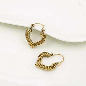Boucles d'oreilles créoles unisexes en forme de cœur chrétien plaqué or antique, style vintage, bijoux de mode en alliage de laiton, cadeau - Product Image 3