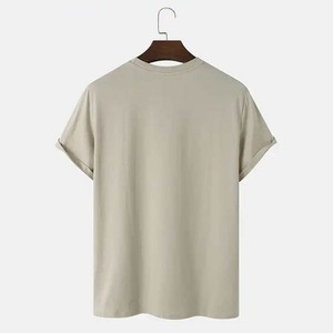 เสื้อยืดคอกลมแขนสั้นทรงปกติสีเบจสำหรับผู้ชาย ผ้าฝ้ายเจอร์ซีย์ถัก ระบายอากาศได้ดี พิมพ์ลายดิจิทัล ทรงโอเวอร์ไซส์ สวมใส่สบาย - Product Image 2
