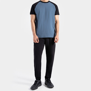 T-shirt pour homme à manches raglan, col rond, coupe classique, couleur unie, en coton tricoté, style décontracté, avec bordure contrastée bleu et noir, en vente - Product Image 3