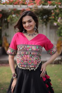 Lehenga Choli de Tela Romana Premium con Encaje de Lentejuelas Gota de Loto, Elástico y Sin Arrugas, para Fiestas de Diwali y Bodas - Product Image 4