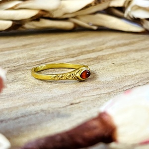 Bagues en grenat tendance, délicates, en laiton plaqué or 18 carats pour femme, avec bande texturée minimaliste, bijoux solitaires pour la vente en gros/OEM - Product Image 2
