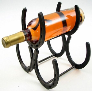 Sculpture de cheval galopant doré, conçue pour accueillir une bouteille sur son dos, disponible à prix de gros. - Product Image 6