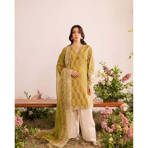 Haut et salwar en organza brodé à motifs floraux, faits à la main, avec dupatta, pour les occasions spéciales - Product Image 5
