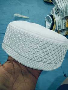 Madina Trade Int. Vente Flash : Bonnet de Prière Musulman Thaïlandais Brodé Personnalisé de Haute Qualité (Kaba/Monogramme) Blanc 100% Coton Maille - Product Image 5