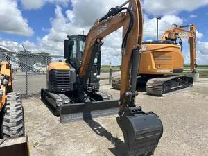 Miniexcavadora CX230 Amarilla, Compacta, para Construcción y Paisajismo - Product Image 4