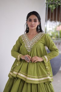Conjunto de Lehenga Choli de Algodón Kora Premium con Zari Patta, Encaje Gota Patti y Trabajo de Espejos Reales, Calidad de Exportación - Product Image 3