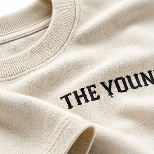 เสื้อกล้ามคอกลมแขนสั้นสไตล์โกธิคสำหรับผู้ชาย พิมพ์ลายตัวอักษรดิจิทัล ผ้าคอตตอนเจอร์ซีย์ 220 กรัม ทรงโอเวอร์ไซส์ ระบายอากาศได้ดี ดีไซน์โลโก้ด้านหน้า - Product Image 6