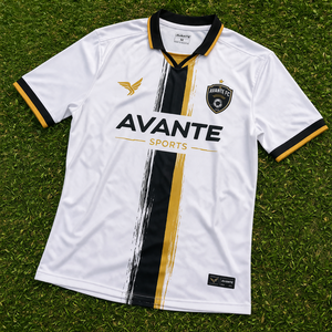 ผู้ผลิตเสื้อฟุตบอลแบบ OEM ตามสั่ง แห้งเร็ว ระบายอากาศได้ดี ผ้าโพลีเอสเตอร์ 100% พิมพ์ลายชื่อและหมายเลขผู้เล่น - Product Image 1