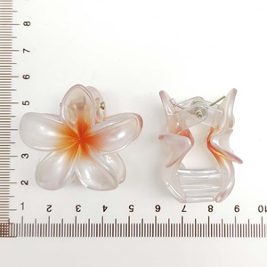 Pinces à cheveux en plastique - Accessoires capillaires floraux hawaïens, pétales translucides givrés, pour une ambiance tropicale parfaite pour les filles et les femmes - Product Image 6