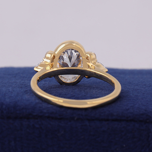Bague en or jaune 14 carats avec diamant ovale de laboratoire de 2 carats serti clos - Product Image 5