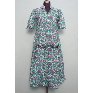 Robe midi florale Kangura pour femme, 100 % coton écologique, style Kangura, col en V, manches courtes, boutons décoratifs, lavable. - Product Image 3