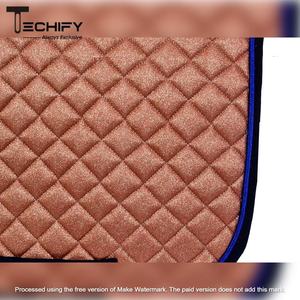 Tapis de selle tout usage matelassé rose doré en polyester avec doublure polaire et sangle de transport pour l'équitation – Durable - Product Image 3