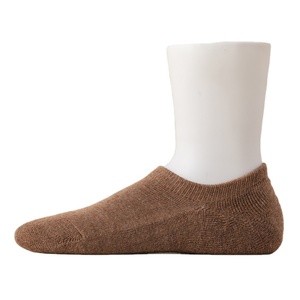 Calcetines Casuales Premium para Hombre, con Soporte de Arco, Tejido Absorbente de Humedad, Paneles de Malla Transpirable, Diseño Personalizado con Patrón a Cuadros, para Uso Profesional - Product Image 4