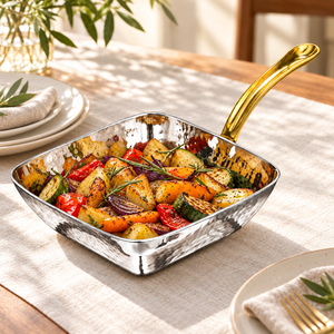 Poêle carrée en acier inoxydable martelé avec poignée dorée pour cuisinières à gaz et à induction - Product Image 4