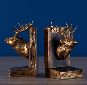 Sujetalibros con cabeza de ciervo en bronce majestuoso, elaborados con detalles intrincados para un estudio de estilo rústico. Disponible a precios de mayorista. - Product Image 1