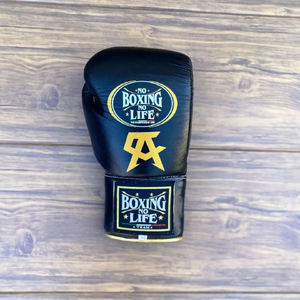 Guantes de Boxeo de Cuero Personalizados OEM, Guantes Profesionales de Entrenamiento y Sparring con Logotipo Personalizado, Guantes de Boxeo Profesionales Negros Metálicos Dorados - Product Image 3
