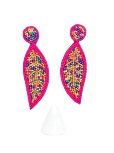 Últimos pendientes de corazón hechos a mano con bordado de cuentas multicolor elegante para mujeres y niñas de moda - Product Image 4