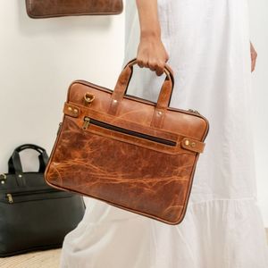 Sac messager en cuir de haute qualité pour hommes et femmes, sac à bandoulière classique pour le bureau et les voyages, disponible à la vente - Product Image 3