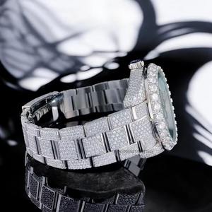 Reloj de Lujo con Incrustaciones de Moissanita, Estilo Bust Down, Completamente Cubierto de Diamantes VVS1, Movimiento ETA de Alta Gama - Product Image 2