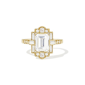 Anillo de Compromiso de Diamante Cultivado en Laboratorio con Corte Esmeralda en Oro Amarillo de 14K, Estilo Art Deco de Lujo - Product Image 1