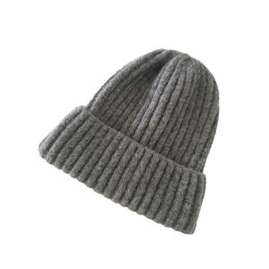 Bonnet en tricot côtelé chaud et doux pour l'hiver, avec revers extensible, unisexe, décontracté, pour l'extérieur, idéal par temps froid, pour hommes et femmes, personnalisable - Product Image 3