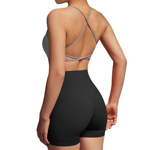 Sujetador deportivo transpirable para mujer al por mayor, con logo personalizado, estilo halter, para yoga y gimnasio, con almohadillas extraíbles y soporte frontal alto. - Product Image 3