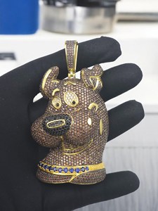 Pendentif chien style Scooby, Moissanite glacée, Bijoux Hip Hop, Plaqué or, Dessin animé, Pièce de déclaration de luxe - Product Image 1
