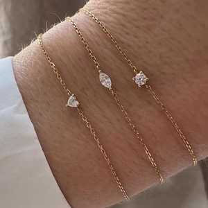 Pulsera de compromiso de oro macizo de 14K/18K personalizada para mujer con diamante solitario marquise de corazón cultivado en laboratorio y engaste de puntas - Product Image 1