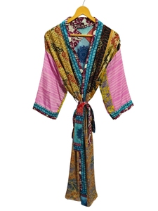 ของขวัญสำหรับเธอ เสื้อคลุมกิโมโนแบบปะติดปะต่อ ชุดคลุมบิกินี่ ชุดนอน เสื้อคลุมยาว งานแฮนด์เมดสไตล์อินเดีย วินเทจ ทำจากผ้าไหมซารีรีไซเคิล - Product Image 2