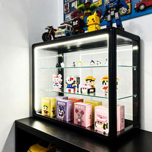 Vetrina Espositiva Standard con Telaio in Alluminio, Porta Scorrevole in Vetro con Serratura e Piano in Vetro Temperato per Esposizione e Collezioni di Porcellana - Product Image 2