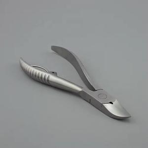 Coupe-ongles en acier inoxydable 12,5 mm, lame biseautée incurvée, pointe acérée, ouverture large pour ongles épais des orteils, usage adulte - Product Image 2