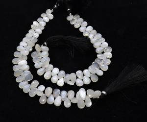 Perles de pierre de lune blanche naturelle facettées en forme de poire 7x10 MM, perles de pierre de lune blanche naturelle en forme de poire 8 pouces - Product Image 1