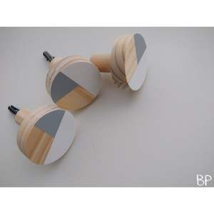 Boutons en résine et en bois à motifs variés pour tiroirs et organisateurs de placards - Product Image 1