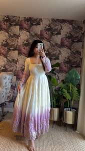 Hermoso Vestido Anarkali de Diseño Indio-Pakistaní en Tela Georgette con Bordado Elegante para Fiestas, Bodas, Uso Casual y Tradicional para Mujeres - Product Image 4