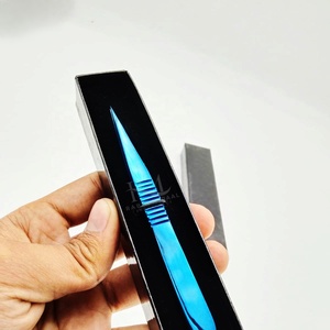 Pince à épiler pour cils bleue avec revêtement plasma, pointe droite, nouvelle prise en main / Pince à épiler individuelle, emballage en boîte noire - Product Image 2
