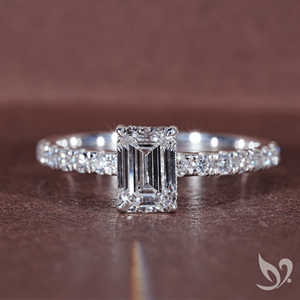 Anillo de compromiso con diamante de 1 quilate, corte esmeralda, cultivado en laboratorio, certificado por IGI, oro sólido de 10k, con detalles solitarios. - Product Image 1