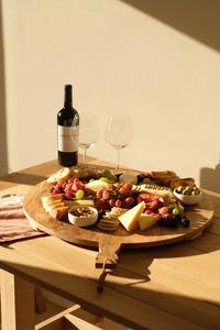 Planche à découper en bois d'acacia, design rustique rond, épaisse, durable, sûre pour les couteaux, idéale pour couper, servir et présenter élégamment en cuisine - Product Image 2