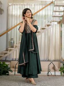 Ensemble Anarkali vert foncé avec haut brodé, longueur ras du sol, et dupatta pour femme – Tenue de soirée traditionnelle pour mariage et événements festifs - Product Image 2