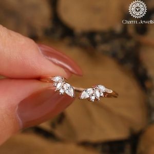 Bague de fiançailles en moissanite plaqué or rose et argent Charm Jewells, taille coussin, sertie à griffes, certifiée IGI, pour femme, motif romantique végétal - Product Image 2