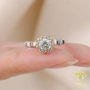 Bague en moissanite à taille ronde florale en argent sterling 925, monture Bloom bicolore or, bijoux de mariée élégants, cadeaux pour femmes - Product Image 4