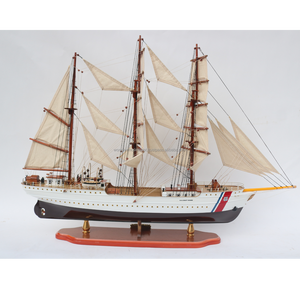Modello di Veliero a Vela US Coast Guard Eagle in Legno Dipinto, Stile Nautico per Decorazione Domestica, Modello di Nave di Alta Qualità in Vendita - Product Image 2