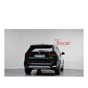 BMW X1 XDrive 20i XLine 2024, 3,960 km, con Volante a la Izquierda y Cámara Trasera - Product Image 3