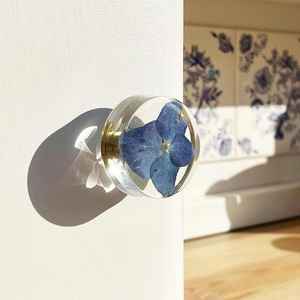 Pomo de Gabinete Hecho a Mano con Resina Botánica de Flor de Hortensia Azul, Ecológico, para Cajón, Regalo para Casa Nueva - Product Image 1
