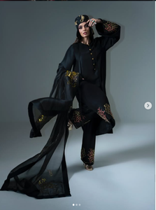 SADIA AUN HUTE COUTURE Saree en soie pour femme - Jardins sous la lune, design Anika Zulfiqar, rose, anti-humidité et séchage rapide - Product Image 3