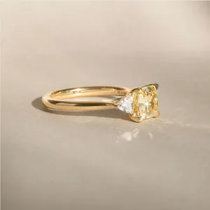 Anillo de Compromiso de Oro Amarillo Macizo con Corte Cojín, Anillo de Diamantes de Tres Piedras, Zafiro Amarillo Canario, Regalo de Aniversario para Mujeres Elegantes - Product Image 2