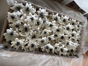 Venta al por Mayor de Flores Artificiales de Madera Sola Decorativas, Anémonas Japonesas Sostenibles de Primera Calidad, 11 cm, Blancas, con Aceite Esencial, Hechas a Mano, VADEE - Product Image 2