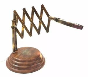 Loupe de bureau moderne du milieu du siècle en laiton avec base en bois, bras réglable pour la lecture et la décoration de bureau - Product Image 5
