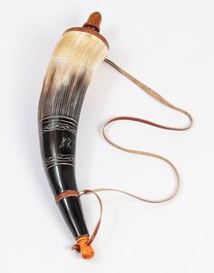 Cuerno de polvo de búfalo natural hecho a medida de alta calidad con asas de cuero ideal para tiendas de suministros vikingos para reventa - Product Image 1