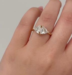 Bague en or massif 14 carats avec deux diamants taille trillion de 1,01 carat chacun, cultivés en laboratoire, pour mariage, fiançailles, promesse, cadeau pour les amoureux - Product Image 4