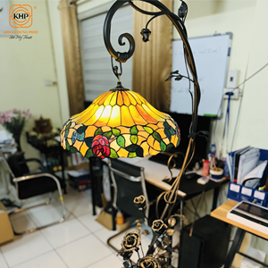 Lampe sur pied en fer forgé de luxe, fabriquée au Vietnam, haute qualité, durable, belle, écologique, décoration intérieure pour salon et chambre. - Product Image 1